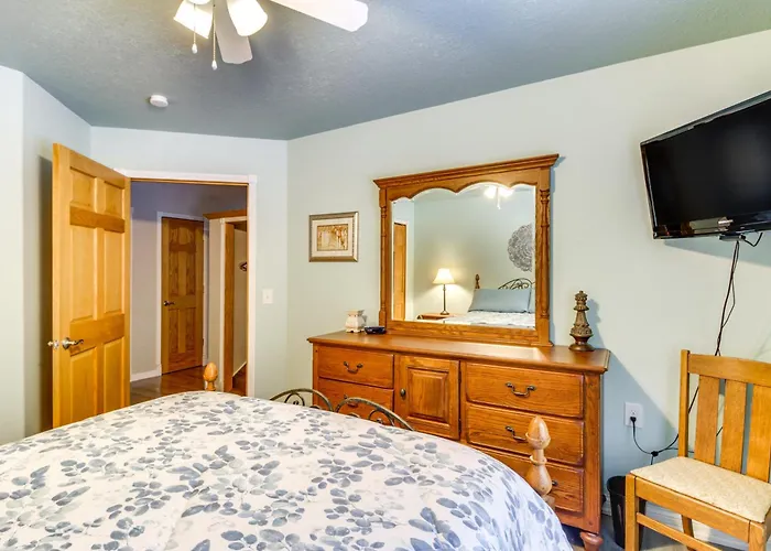 White Swan Lake Home Near Hiking & Snowmobiling!